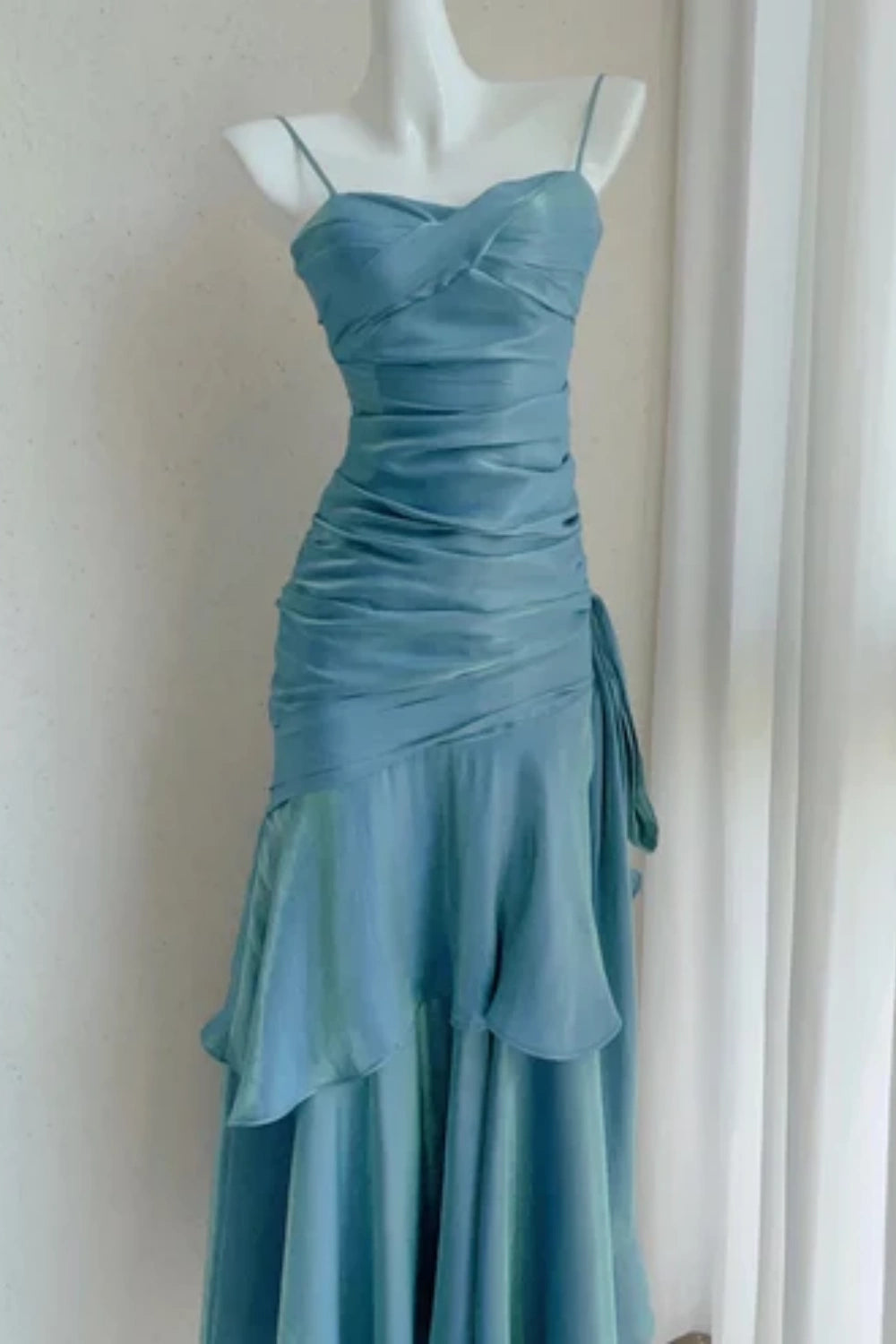 NiceVestidos – Ärmelloses, glänzendes, schmal geschnittenes, bodenlanges Abendkleid in Seeblau, NV5784