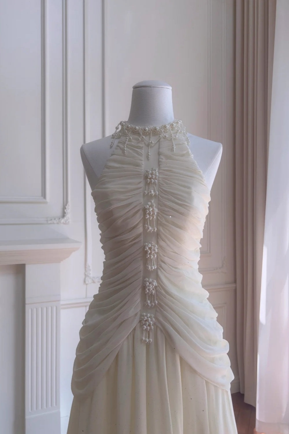 NiceVestidos - Robe longue blanche délicatement perlée, robe de bal de fin d'année NV5943