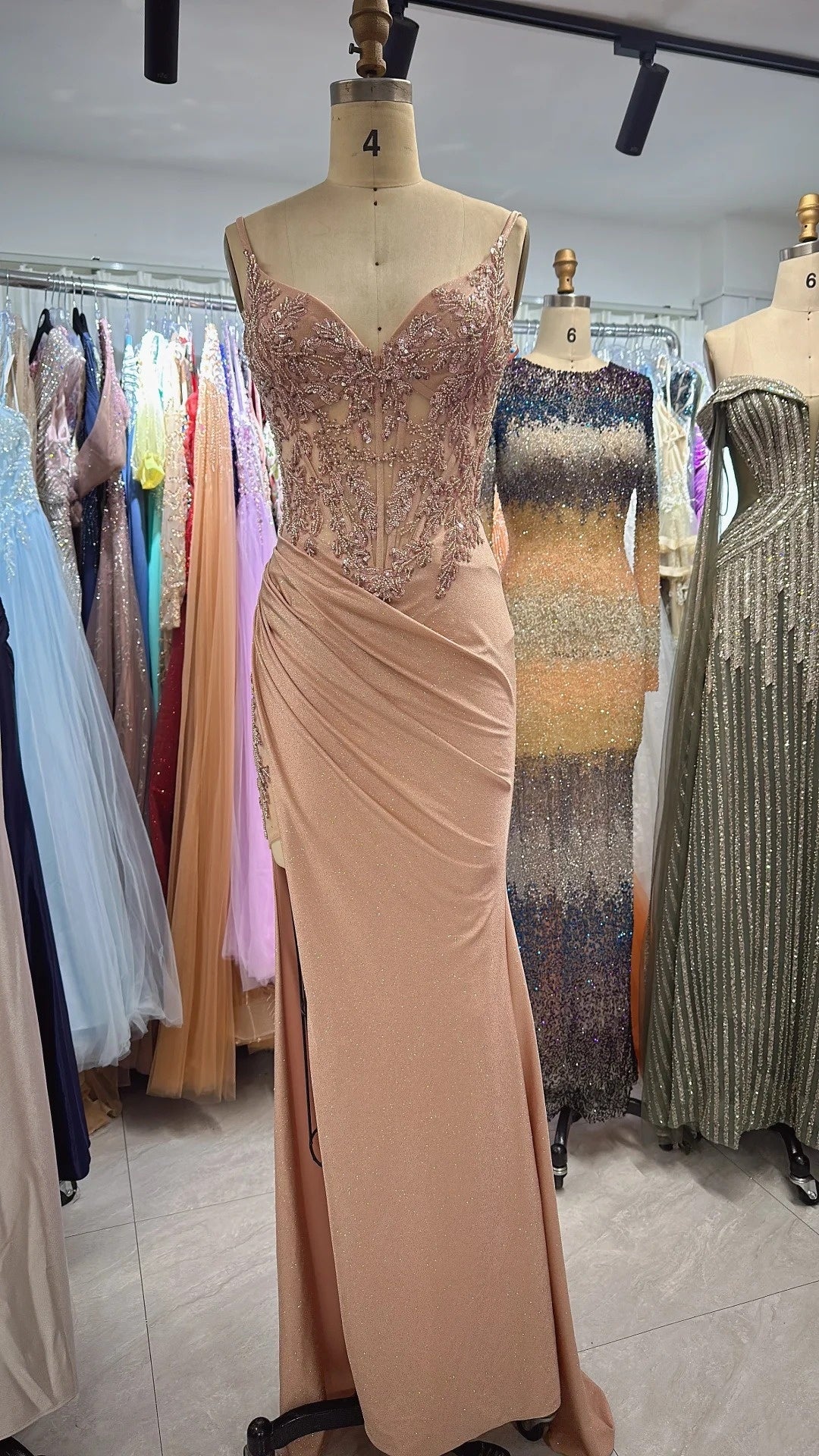 Neues, modisches, langes, figurbetontes Satin-Abendkleid, Brautjungfernkleid, Abschlusskleid NV6638