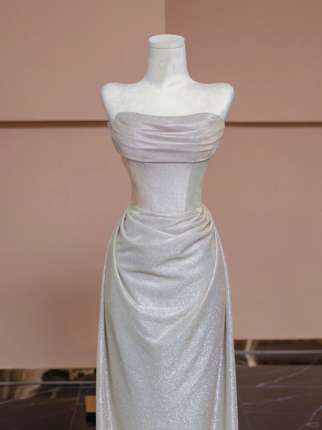 Weißes, glänzendes Satin-Abendkleid in bodenlanger Ball- und Abendgarderobe, NV5053