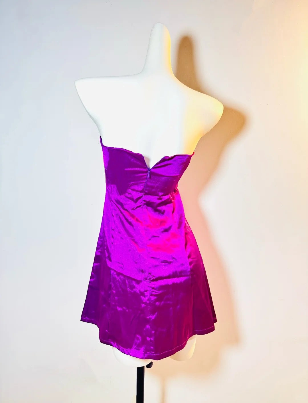 Robe de soirée courte en satin violet exquis, robe de soirée d'anniversaire nv5307
