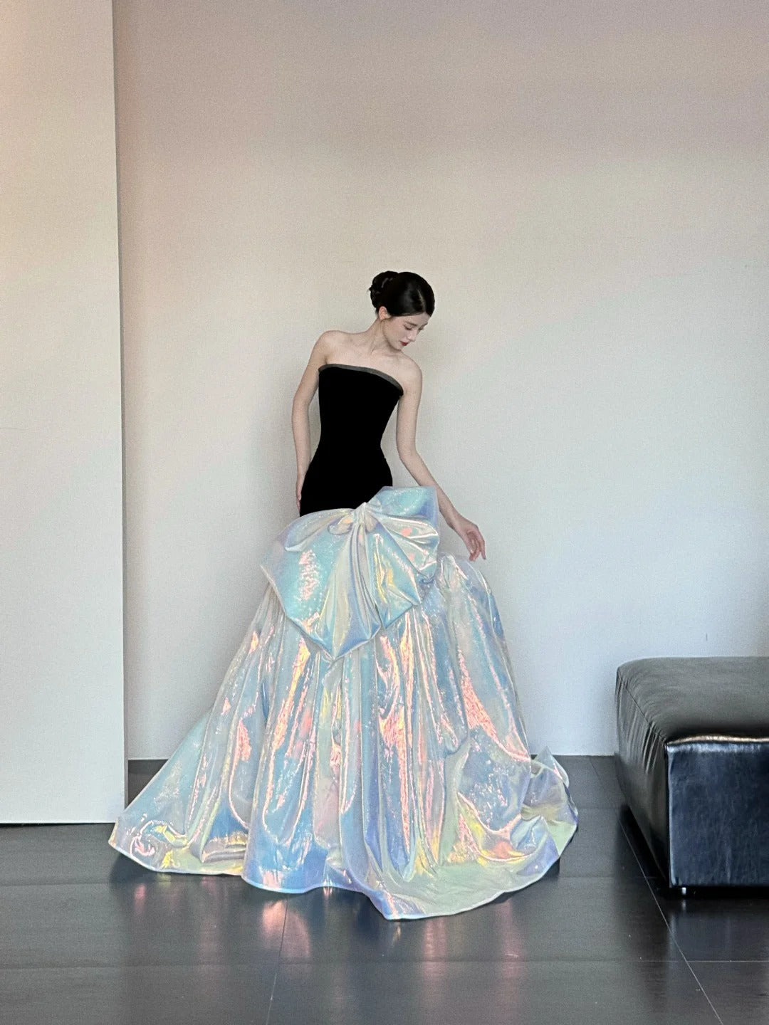 Schwarzes, glänzendes, wunderschönes, elegantes, langes, bodenlanges Ballkleid-Abendkleid aus Satin im Meerjungfrau-Stil, NV4055