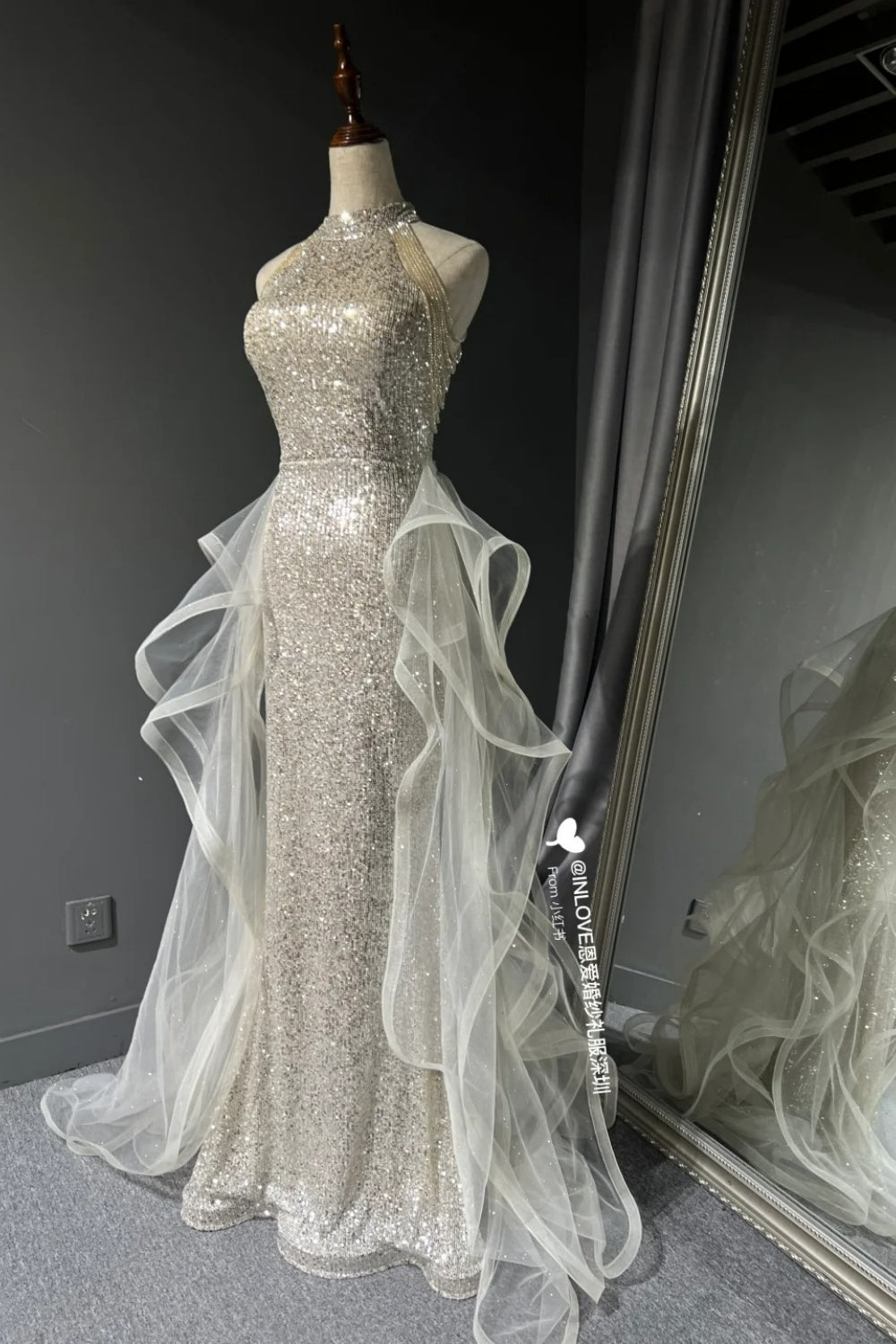 Glänzendes langes Tüll-Ballkleid NV6628