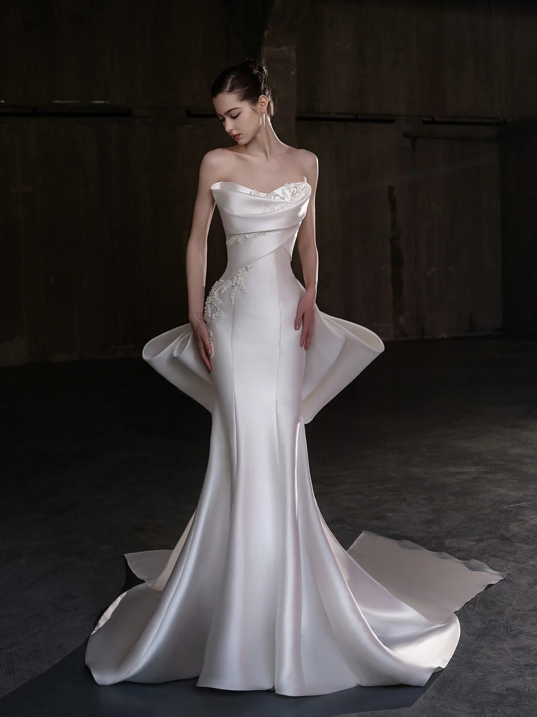 Wunderschönes, exquisites, langes, mit Perlen besetztes Satin-Meerjungfrauen-Ballkleid mit schmalem Abendkleid und Brautkleid nv4127