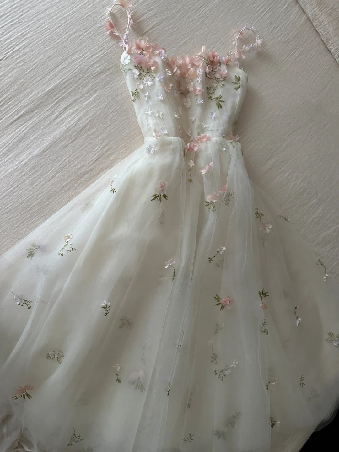 Weißes elegantes Retro-Mode-Romantisches Exquisites Blumenmuster Langes bodenlanges Chiffon-Tüll-Ballkleid-Abendkleid Geburtstags-/Urlaubs-/Hochzeitskleid Ballkleid-Brautkleid nv4076