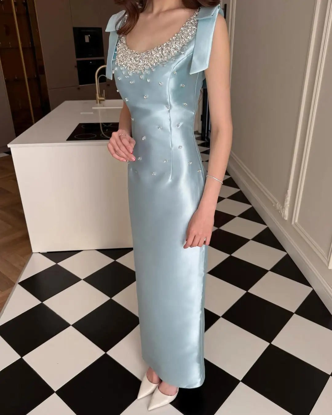 Robe de soirée longue en satin bleu clair à perles exquises nv4170
