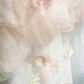 NiceVestidos - Style féerique floral : Robe de mariée rose et blanche en tulle clouté à fleurs 3D, épaules dénudées, longueur au sol, NV5815