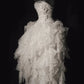 Weißes Organza-Abendkleid mit 3D-Rosenmuster | Trägerloses, asymmetrisches Kleid mit Schleppe | Feenhaftes Luxus-Couture-Abendkleid für Hochzeitsfotos NV6324