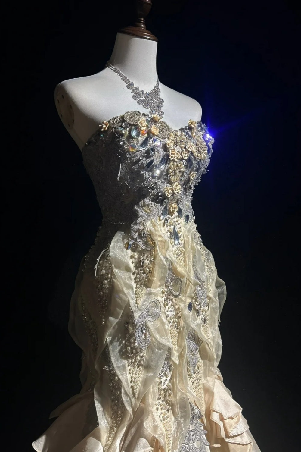 Luxuriöses und prachtvolles langes Abendkleid mit aufwendiger Perlenverzierung, Ballkleid NV6576