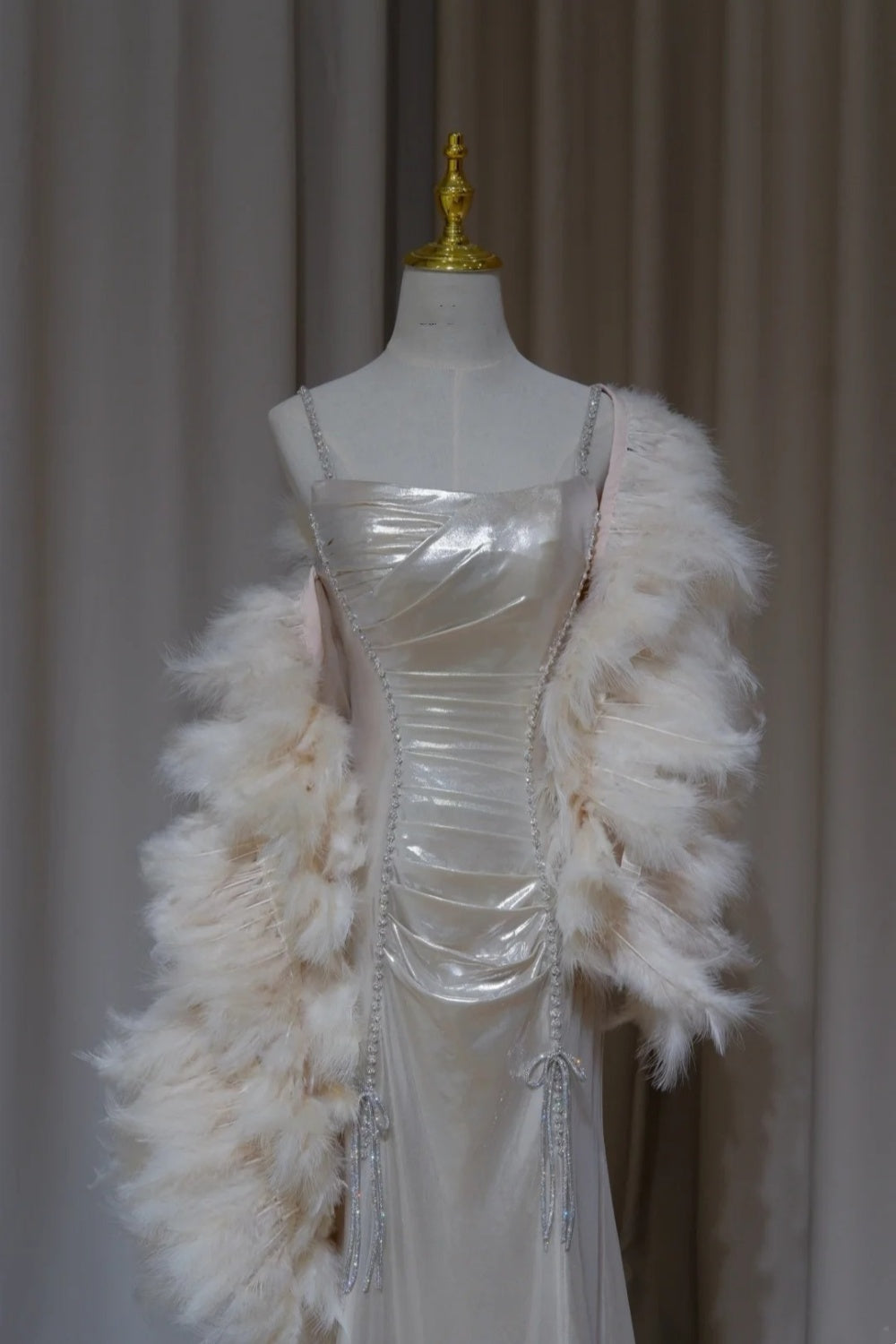 Elegantes und funkelndes langes Ballkleid (ohne Federschal), Abendkleid NV5991