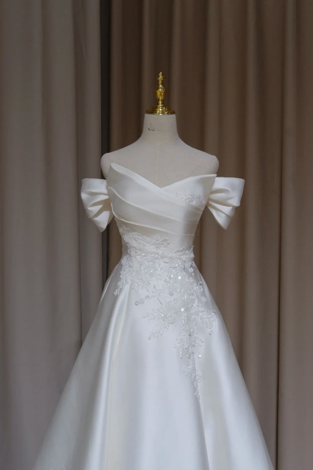NiceVestidos – Elegantes langes Ballkleid mit zarter weißer Perlenstickerei, Abendkleid NV5992