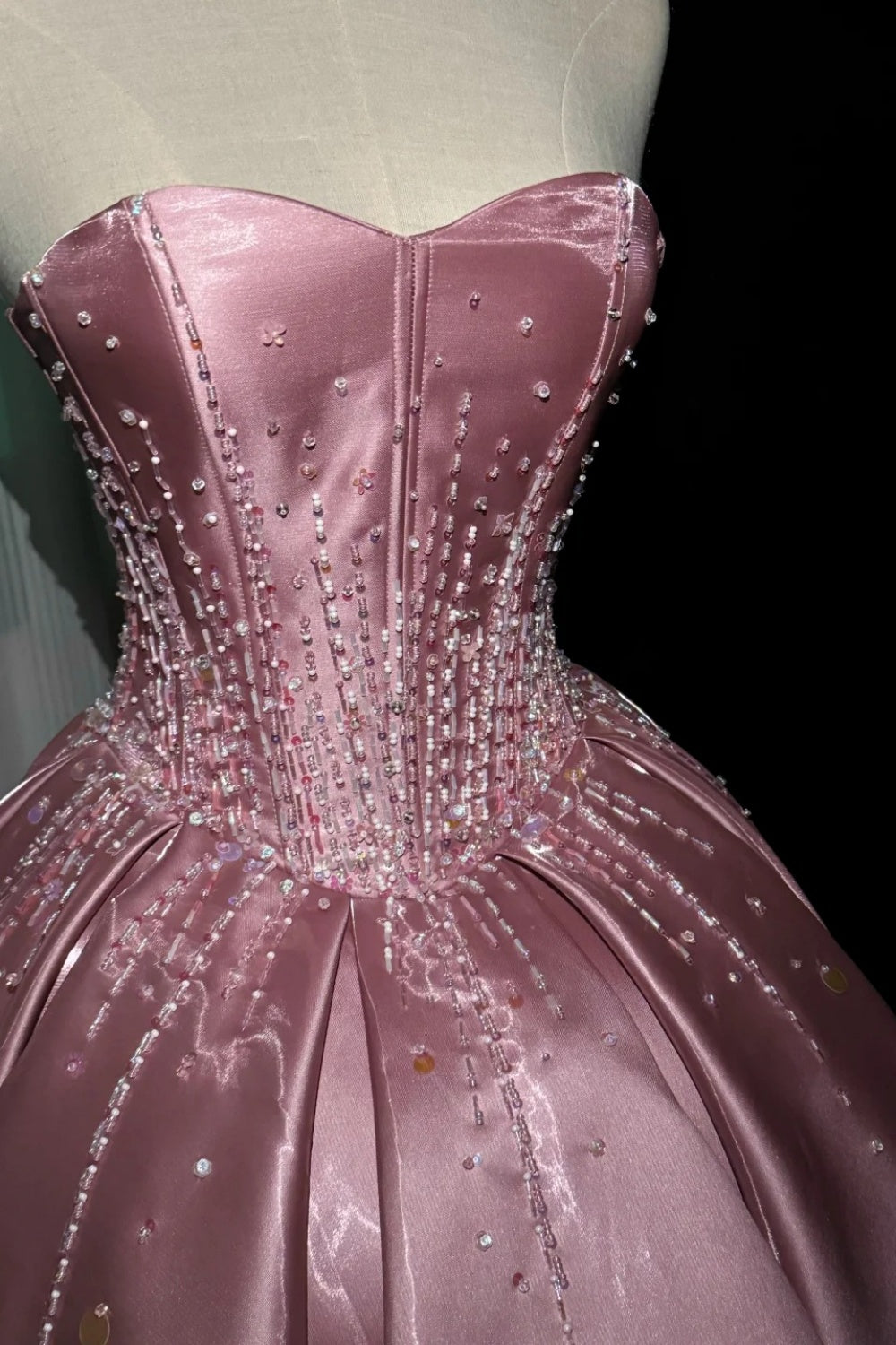 Elegantes und exquisites Abendkleid, Modell NV6722