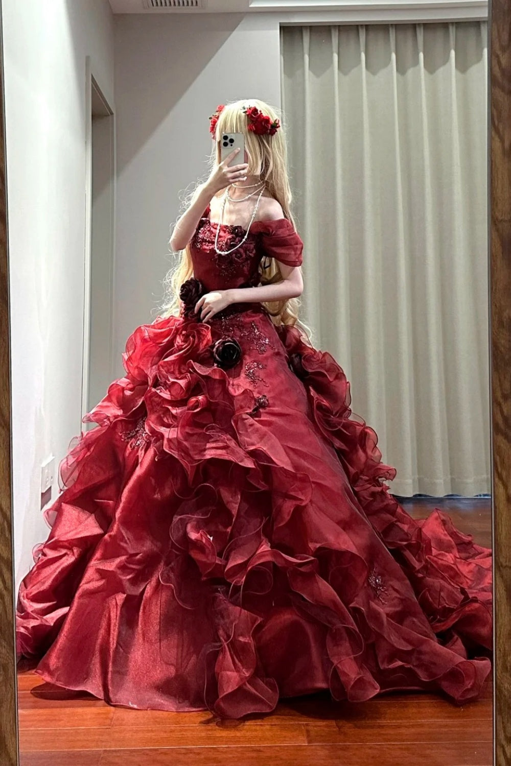 Robe de bal longue en tulle rouge délicatement perlée NV6662
