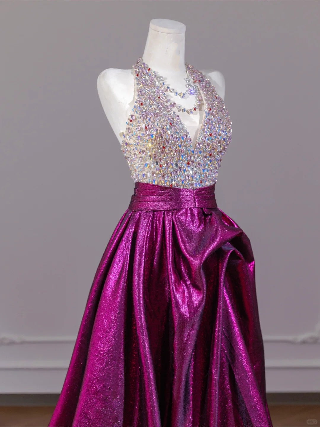 Robe de bal longue violette scintillante et perlée, longueur au sol, nv4967