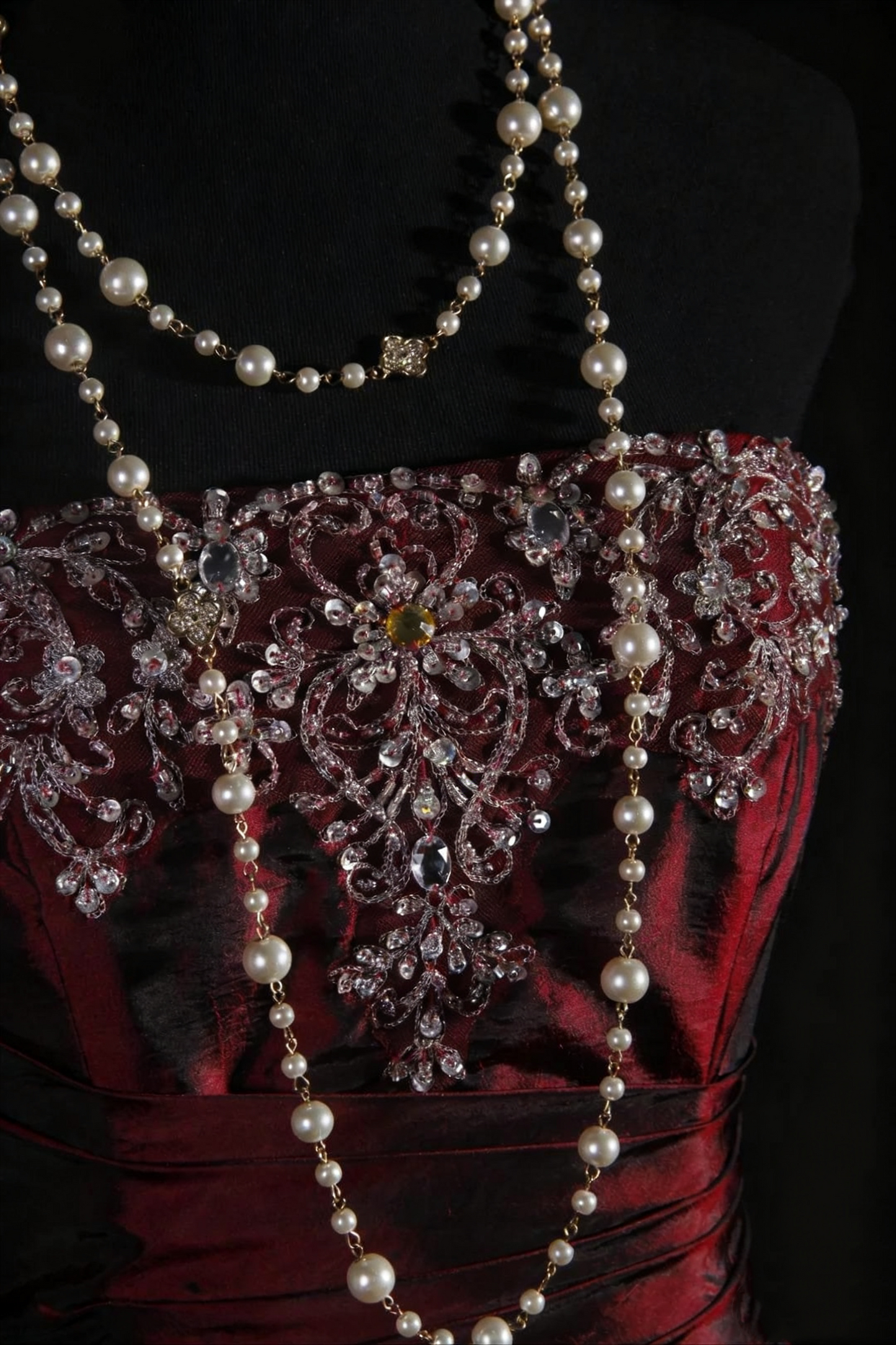 NiceVestidos – Vintage Burgunderrot, exquisites, perlenbesetztes Satin-Plissee-Langballkleid, Abschlusskleid NV5859