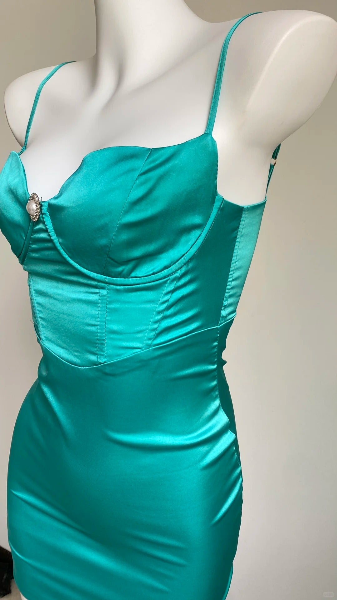Mintgrünes, modisches, kurzes Satin-Heimkehrkleid mit Spaghettiträgern, Geburtstagskleid, nv5160