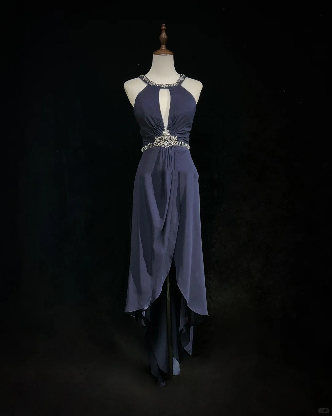 Robe de soirée longue en mousseline de soie, dos nu, strass bleus, nv4427