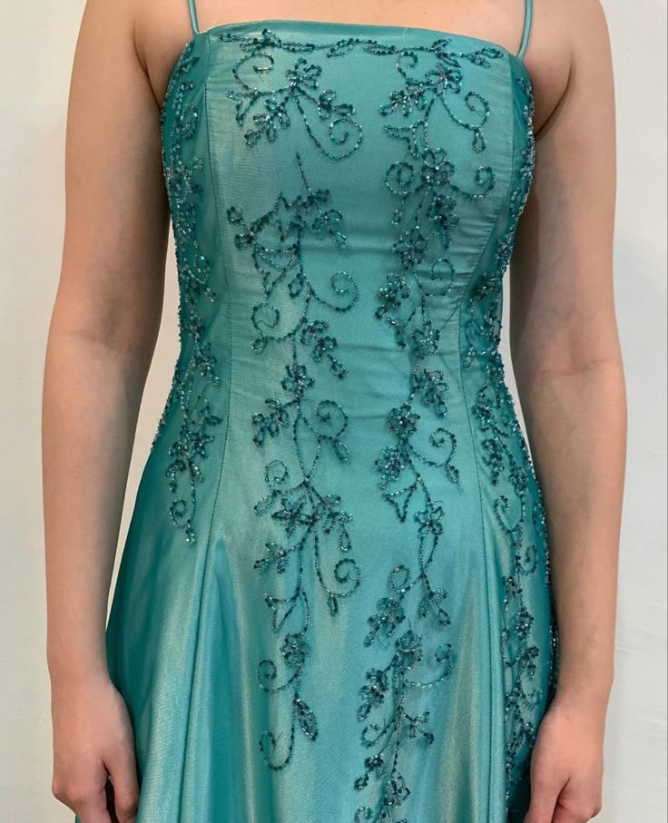 Lila Zarte Blumen Perlen Glänzende Spaghettiträger Elegante Mode A-Linie Langes Tüll Ballkleid Abendkleid Partykleid Ballkleid nv3799