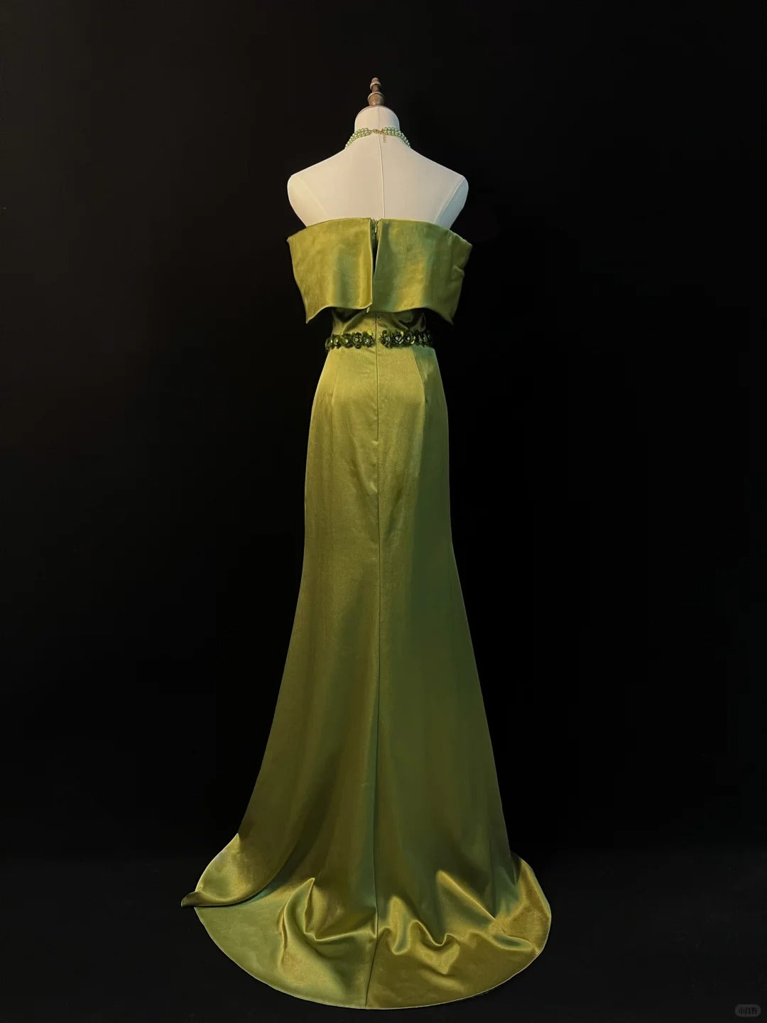 Robe de soirée longue en satin vert olive nv4790