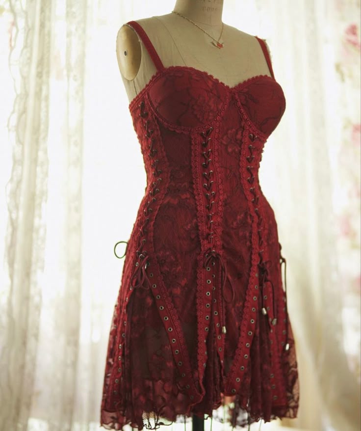Robe de soirée courte rouge en dentelle à fines bretelles et décolleté en cœur, robe de bal, robe de fête d'anniversaire, nv3881