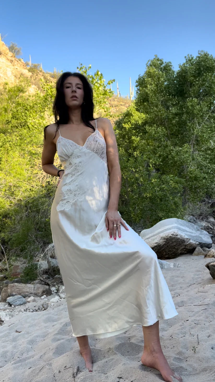 Robe de cocktail longue en satin ivoire à épaules dénudées et à fleurs, longueur au sol, robe de soirée nv4105