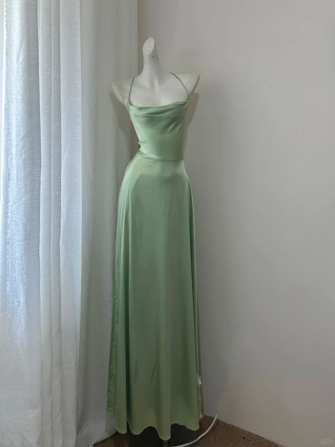 NiceVestidos - Grünes, stilvolles und schlichtes langes Ballkleid aus Satin Nv5611