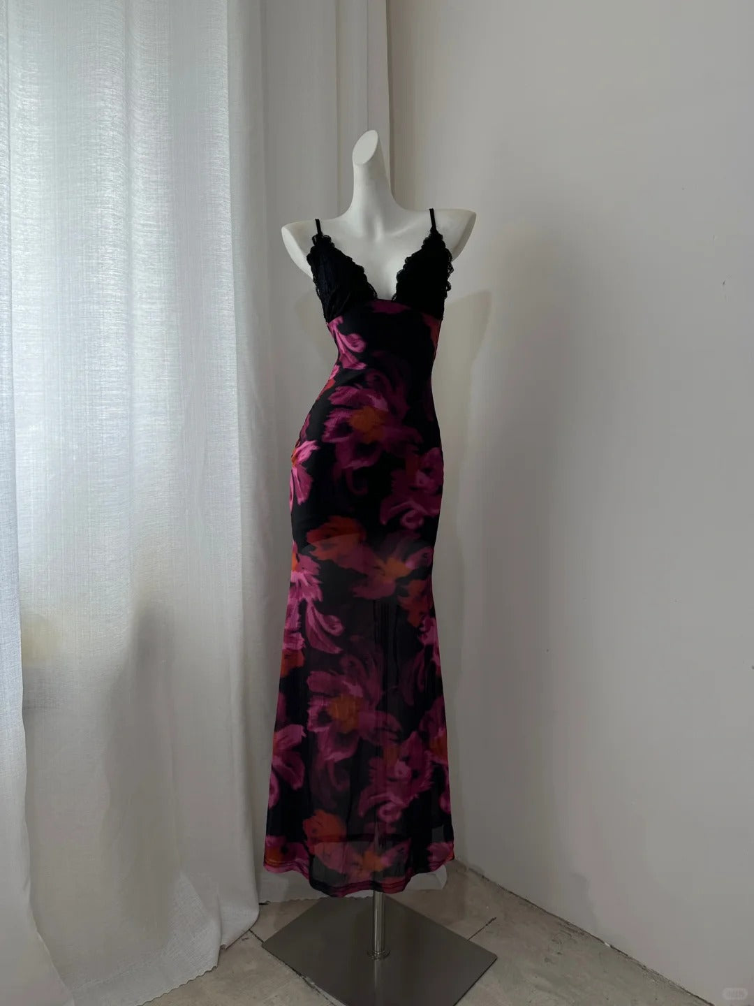 NiceVestidos-Meeresurlaubsreisekleid, geblümtes Chiffon-Langballkleid Nv5621