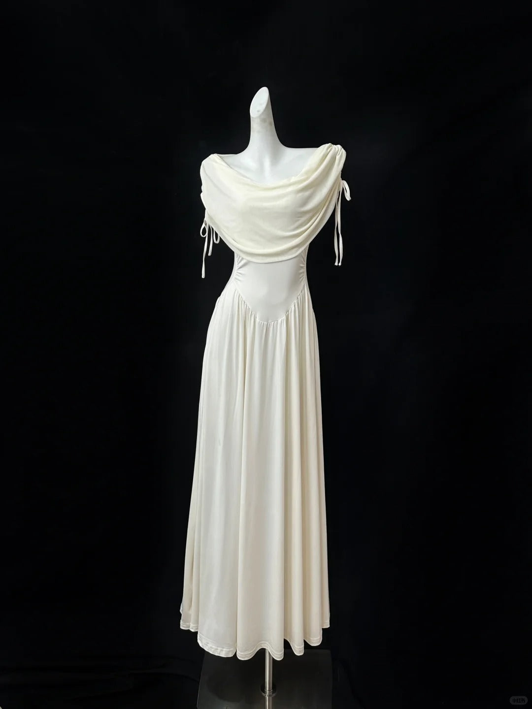 NiceVestidos - Weißes schlichtes, modisches, langes Satin-Ballkleid Nv5618
