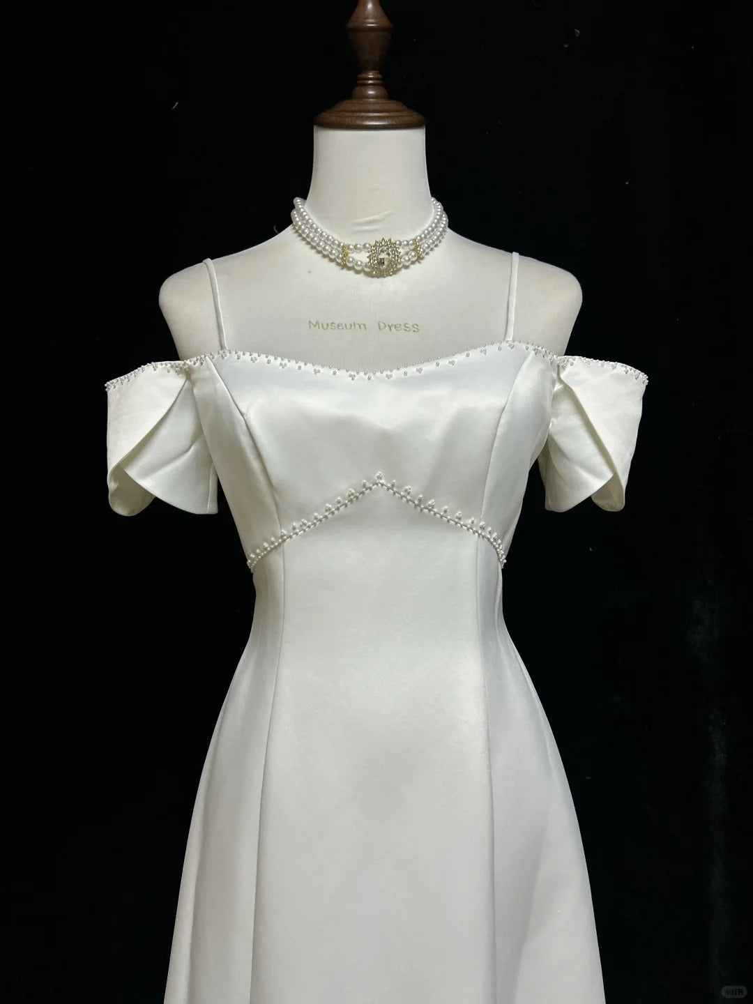 Robe de soirée longue en satin blanc, élégante et délicate, avec perles, nv4927