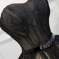 A-Linie schwarze Spitze herzförmiger Ausschnitt kurzes Mini-Bustier Homecoming-Kleid Abendkleid Partykleid nv2283