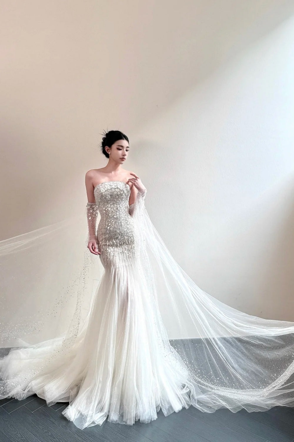 Langes Meerjungfrauen-Hochzeitskleid mit Muschel- und Kristallmuster NV6655