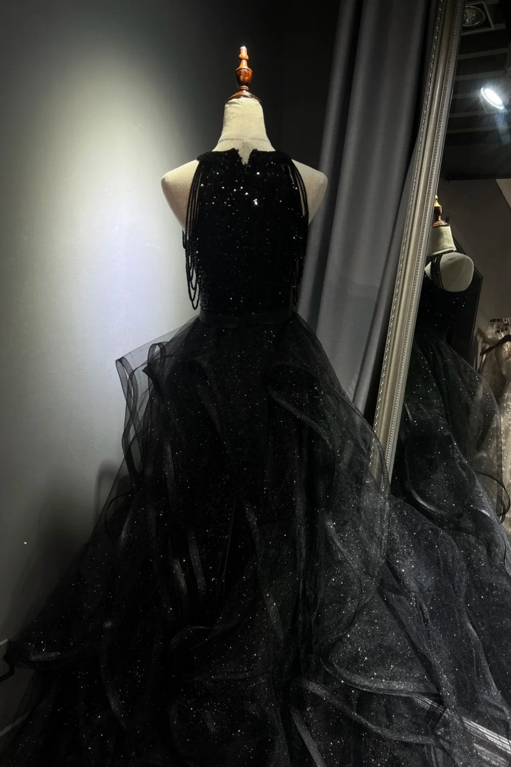 Schwarzes, glänzendes langes Ballkleid NV6624