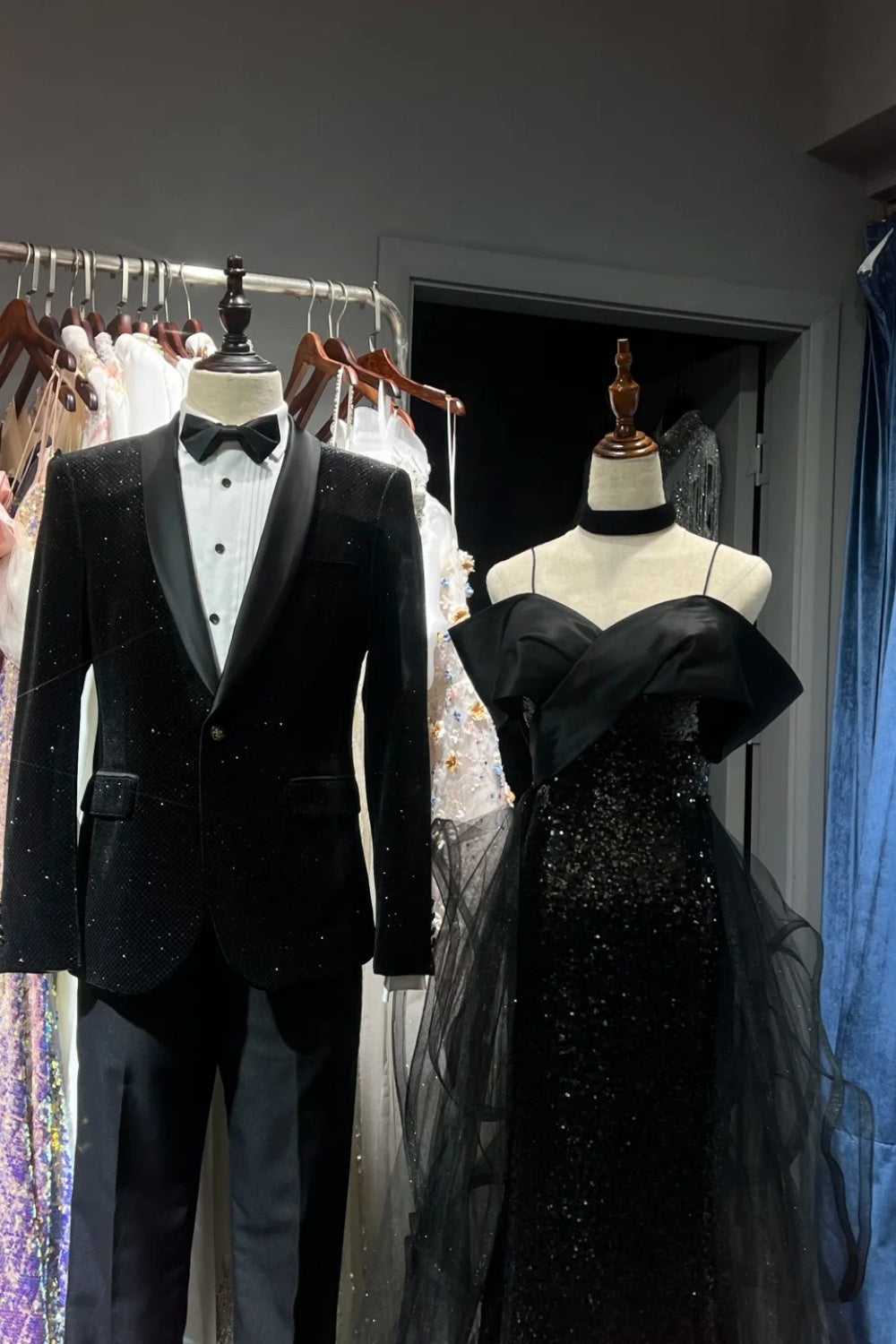 Robe de bal longue en tulle noir brillant NV6627