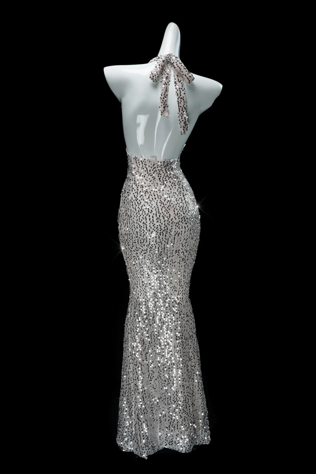 Silbergraues Pailletten-Meerjungfrauenkleid mit Neckholder: Tiefer V-Ausschnitt am Rücken, taillierte Schleppe, festliches Abendkleid NV6410