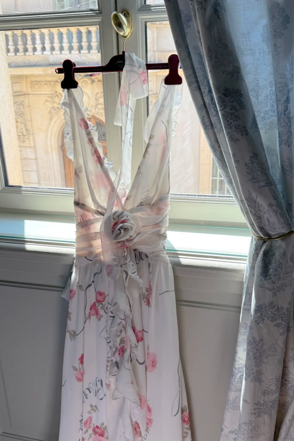 Robe longue dos nu imprimée roses de jardin français, style féerique NV6403
