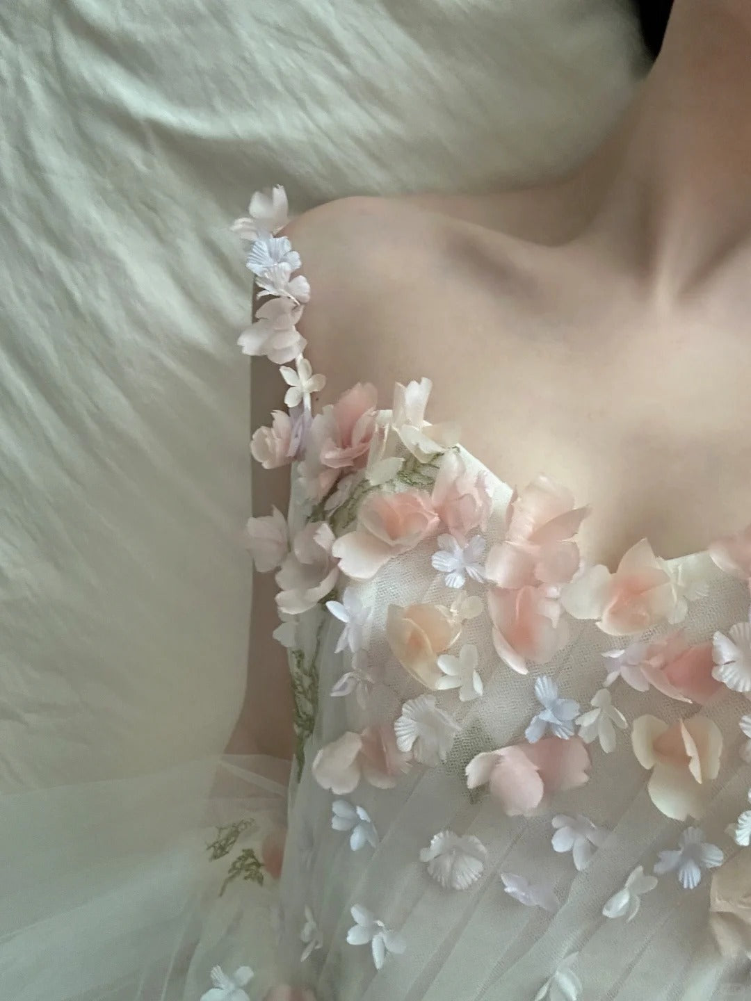 Weißes elegantes Retro-Mode-Romantisches Exquisites Blumenmuster Langes bodenlanges Chiffon-Tüll-Ballkleid-Abendkleid Geburtstags-/Urlaubs-/Hochzeitskleid Ballkleid-Brautkleid nv4076