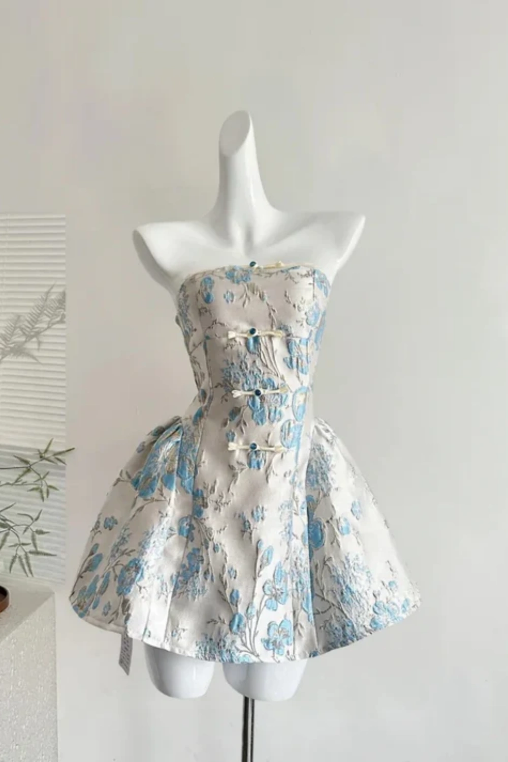 Robe de soirée courte en satin blanc et bleu à fleurs, tenue de fête d'anniversaire, NV5261