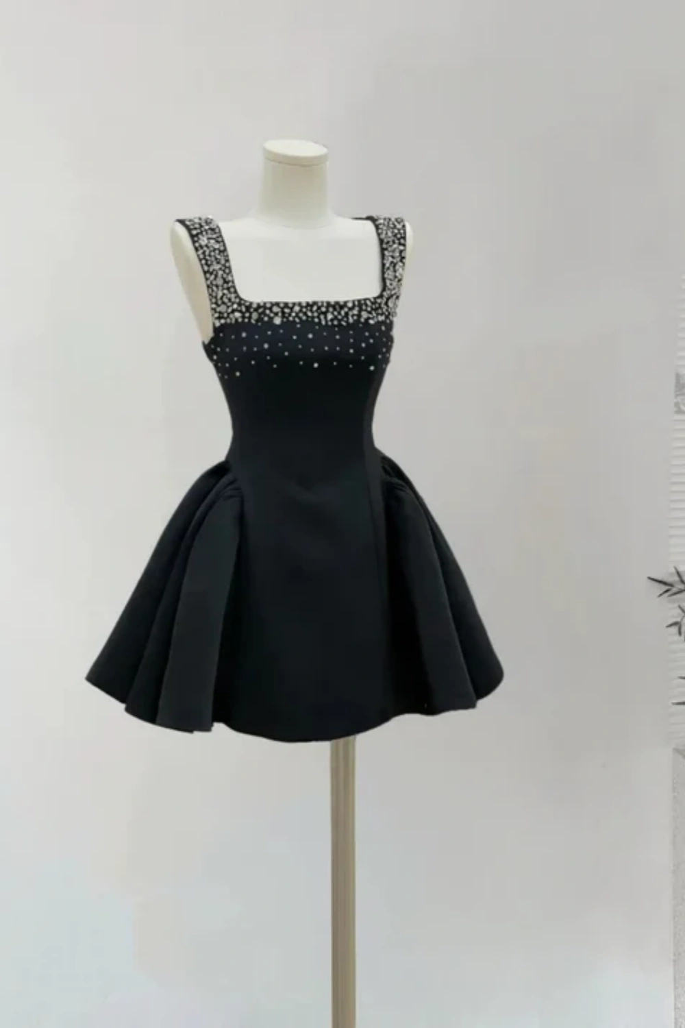 Robe de soirée courte en satin noir et blanc à perles, tenue de fête d'anniversaire nv5262