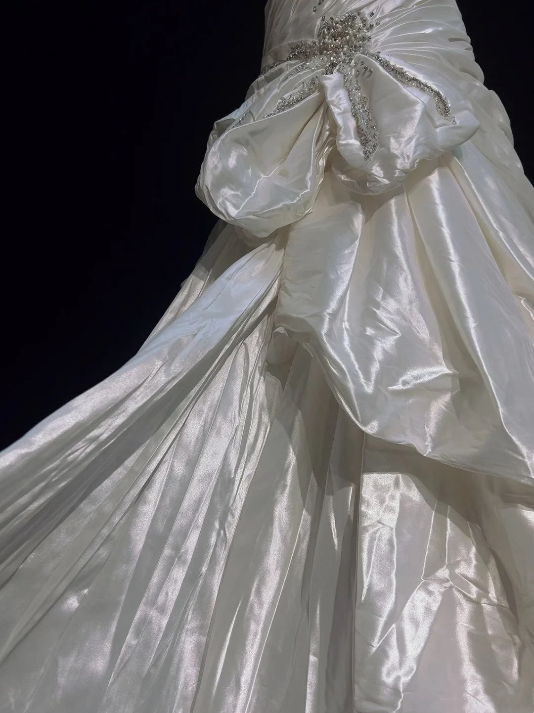 Wunderschönes, langes, aufwendig mit Perlen verziertes Abendkleid/Ballkleid NV6577