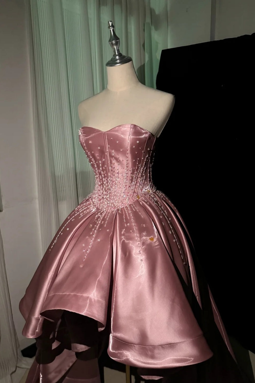 Elegantes und exquisites Abendkleid, Modell NV6722