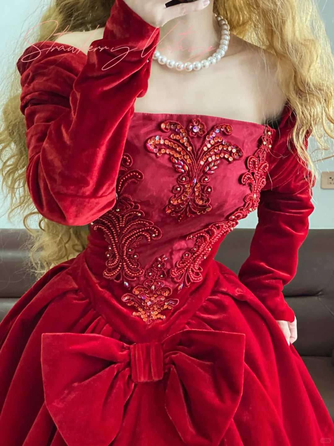 Wunderschönes, elegantes, langes Prinzessinnen-Ballkleid im Retro-Stil aus rotem Samt mit Perlen, NV5011