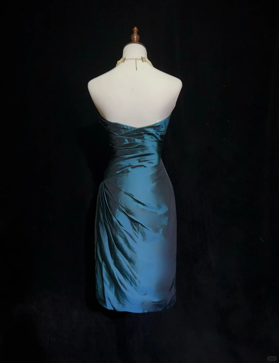 Robe de soirée courte en satin bleu paon nv4389