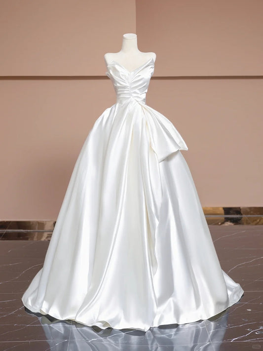 Stilvolles, elegantes und schlichtes langes weißes Satin-Brautkleid, Ballkleid und Abendkleid. nv5078