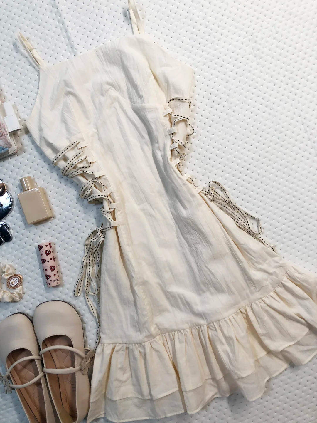 Cream White Spaghetti Strap Short Homecoming Dress Square Neck Side Lace Up Ruffle Hem Vintage Cocktail Gown  NV6914