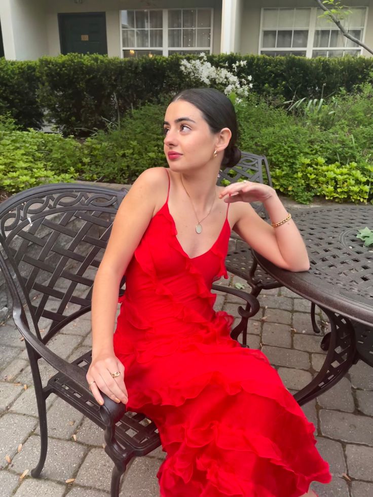 Robe de soirée longue rouge élégante à bretelles spaghetti en mousseline de soie à volants, tenue de bal, de vacances, d'anniversaire, de bal, nv3955