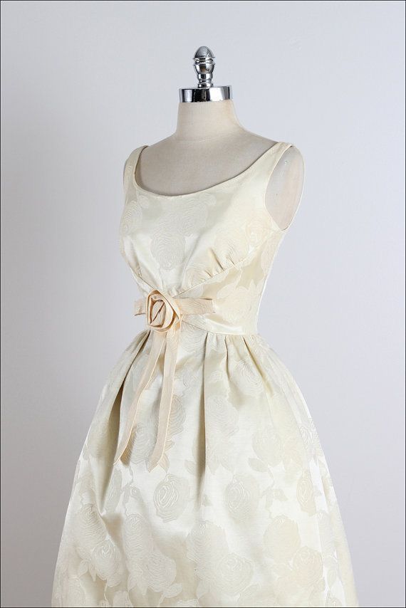 NiceVestidos - Robe de soirée courte en satin à fleurs nv5569