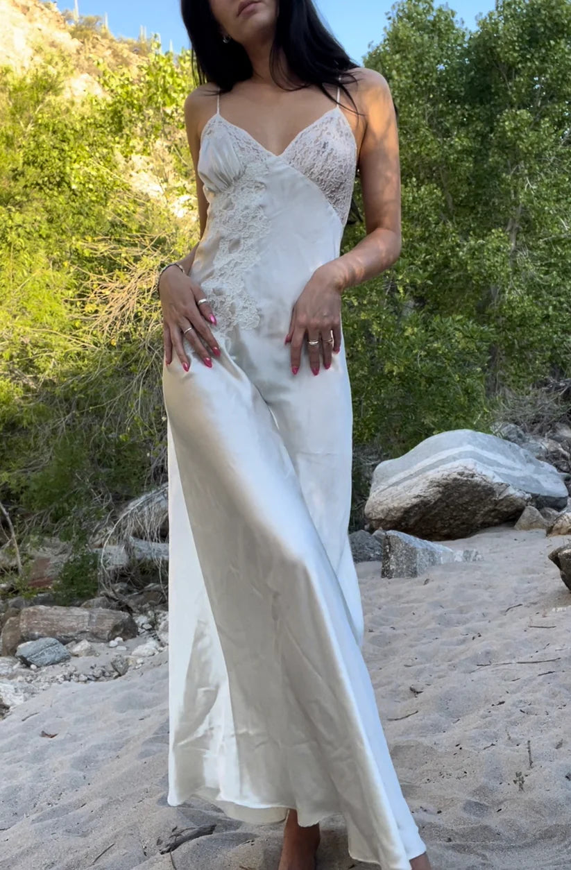 Robe de cocktail longue en satin ivoire à épaules dénudées et à fleurs, longueur au sol, robe de soirée nv4105