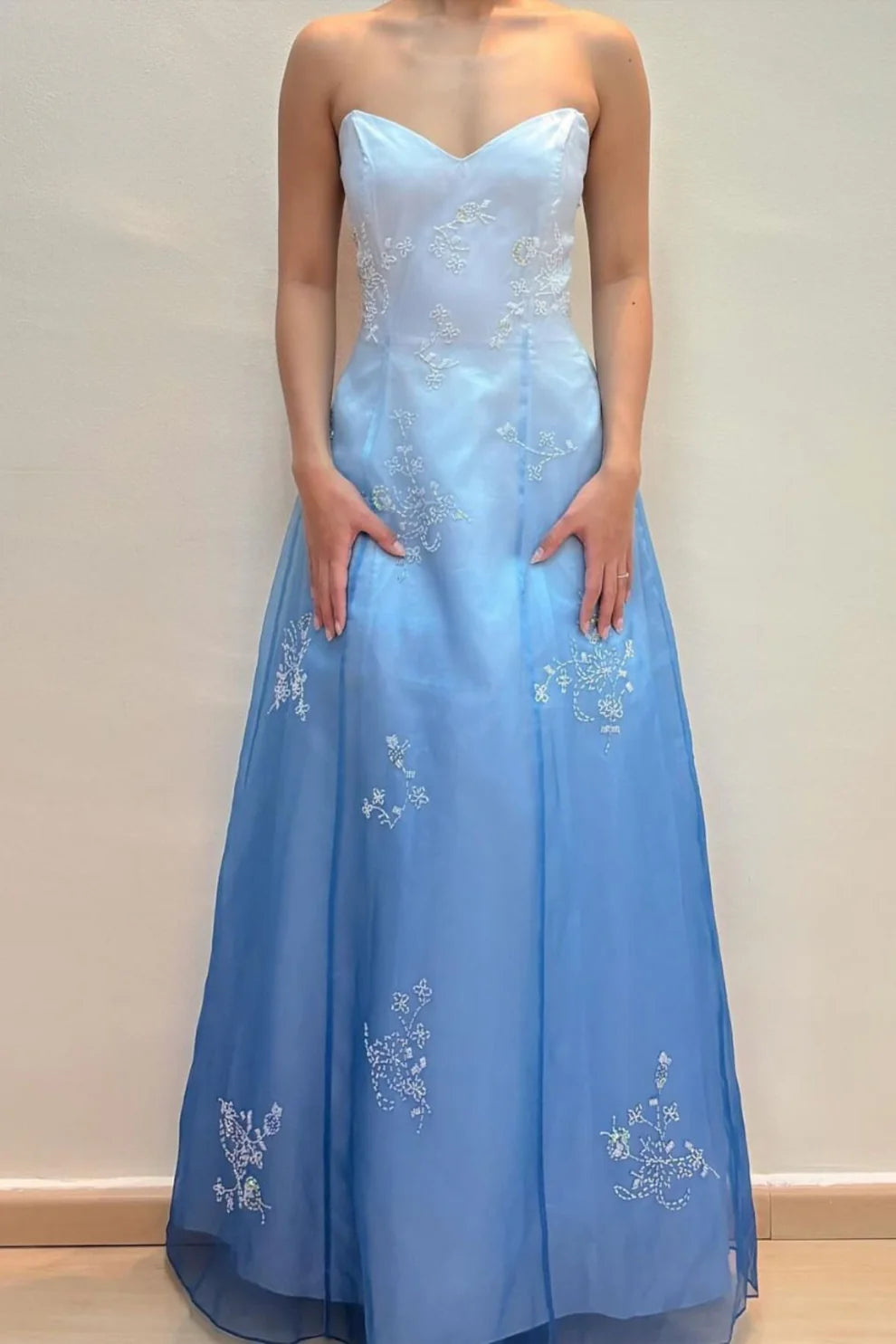 NiceVestidos-Blau und weiß exquisite floral mode gradienten tube top lange bodenlange ballkleid abschluss kleid nv5523