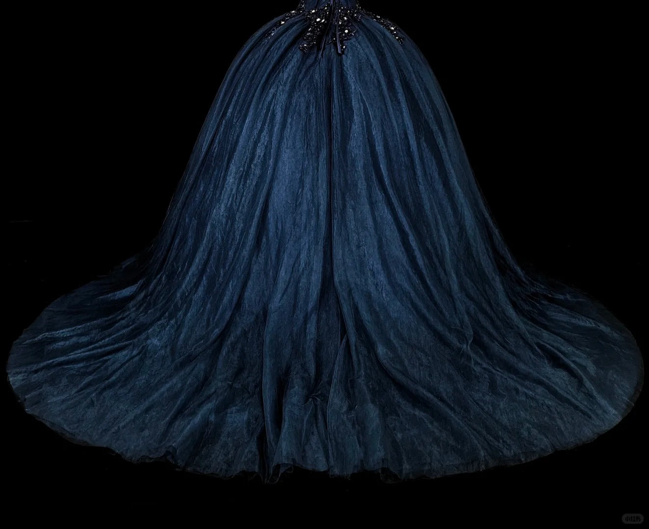 Marineblaues, wunderschönes, exquisites, perlenbesetztes, florales, langes Ballkleid aus Tüll, nv4379