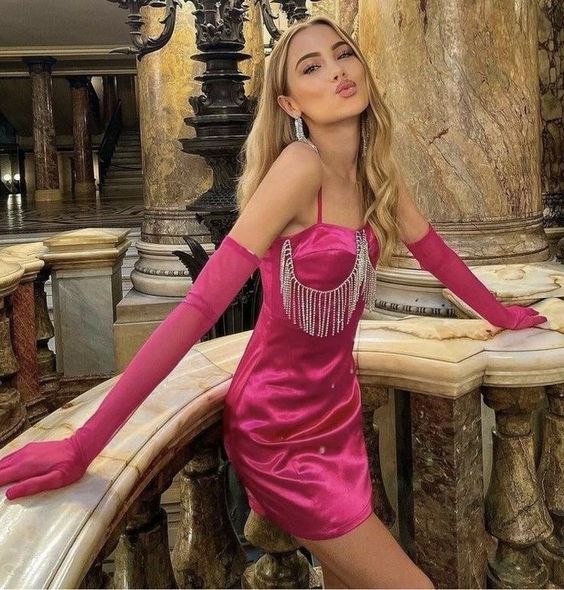 Barbie Pink Fashion Einzigartiges schmales kurzes Mini-Ballkleid, Abendkleid, Homecoming-Kleid, Partykleid mit Kette und Handschuhen, nv2355